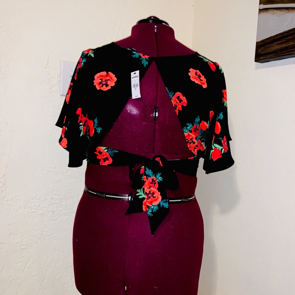 Express Open back Blouse - Picture 2 of 5